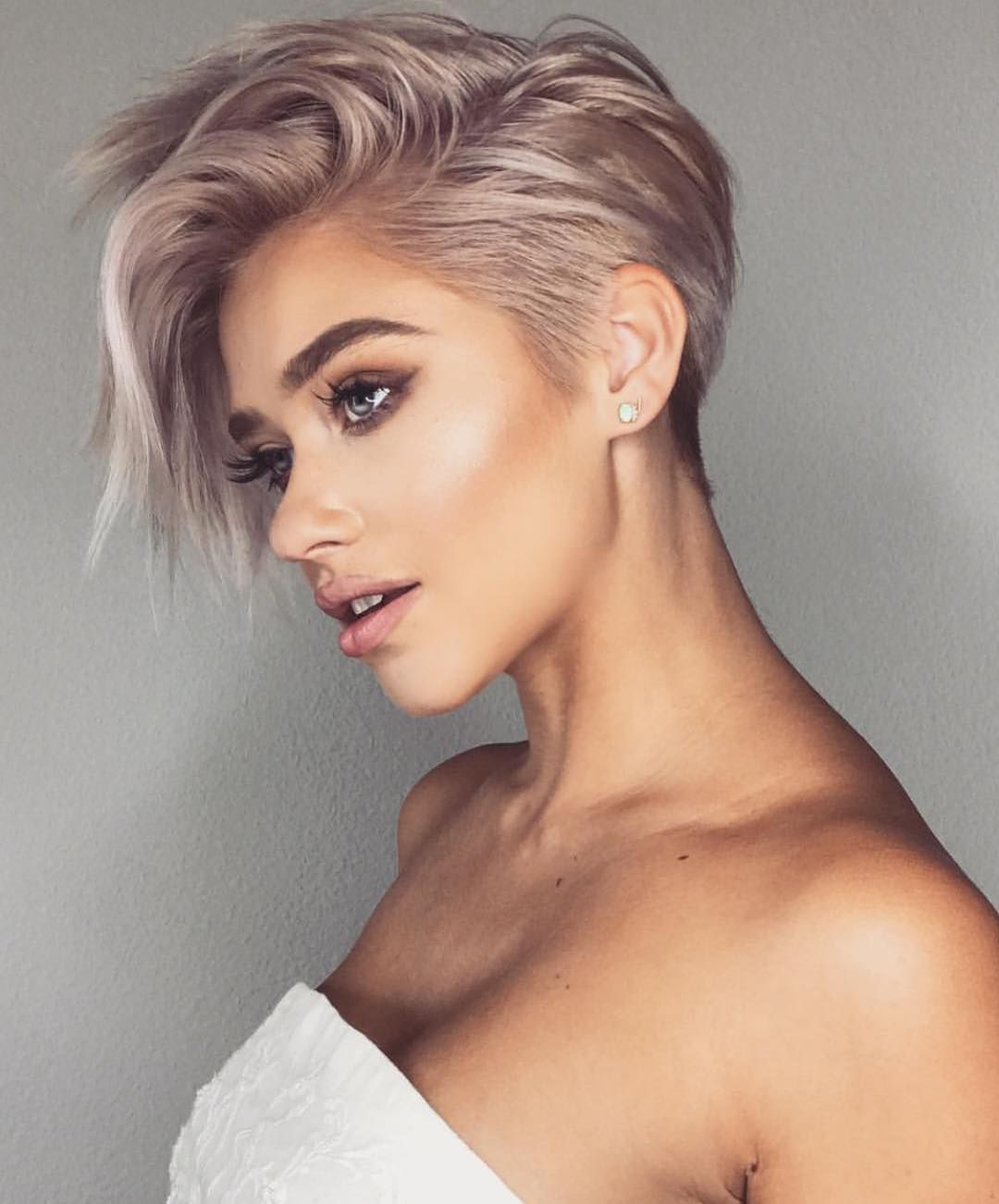 24 Short hair cuts for woman 2020 for Oval Face